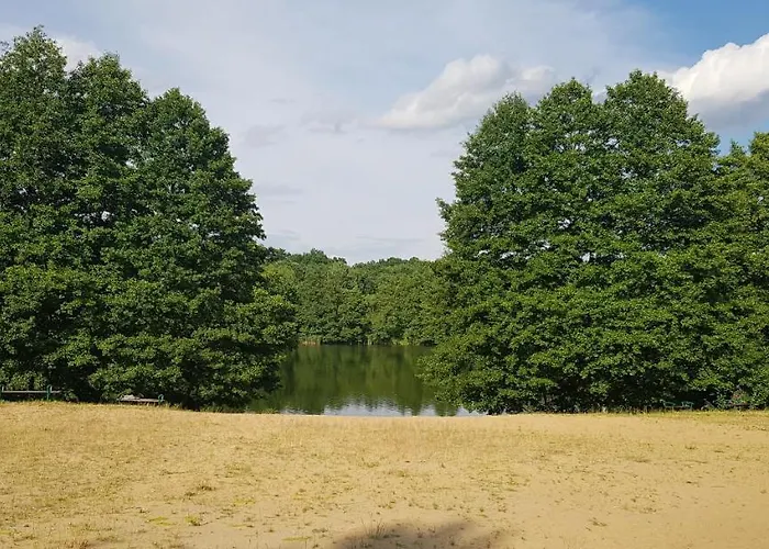 Sowa Nad Jeziorem Gm Murowana Goslina בית נופש